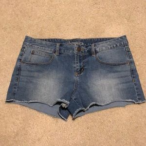 Cutoff denim shorts